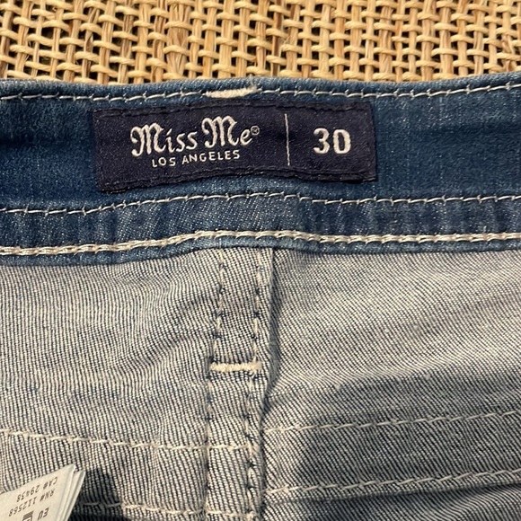 Miss Me Mid-Rise American Angel Denim Shorts Size 30, NWT - Picture 5 of 15